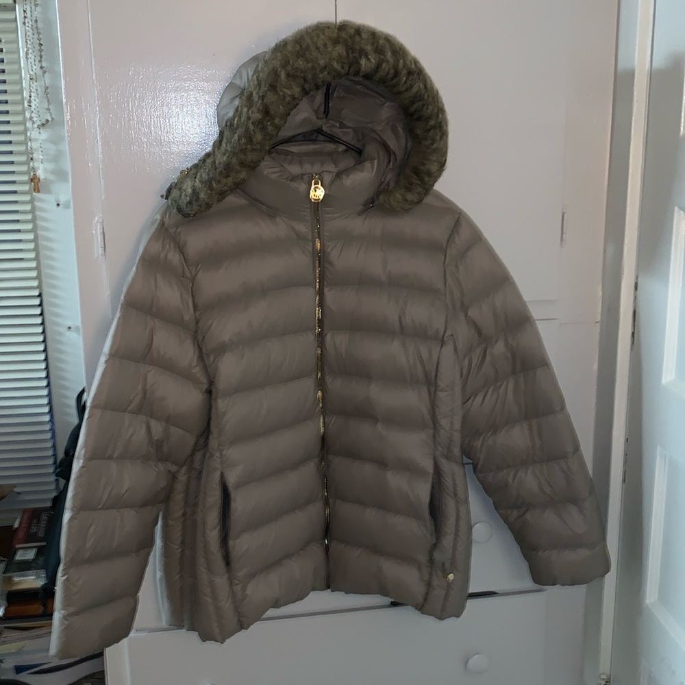 Michael Kors puffer jacket with detachable hood - women’s XXL